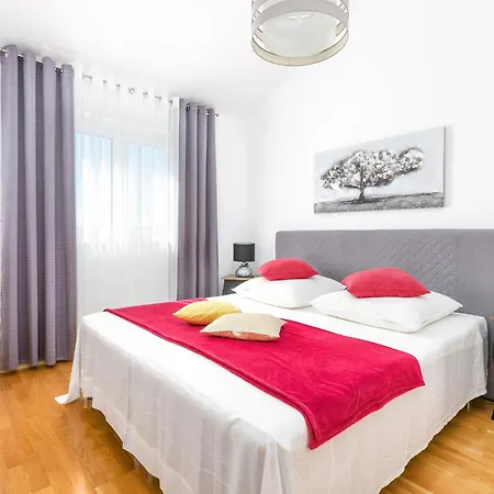 Apartment By The Sea - 25303 Trogir