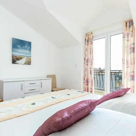 Apartment By The Sea - 25303